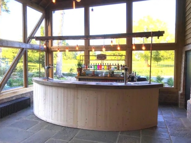 Mobile cocktail bar for wedding